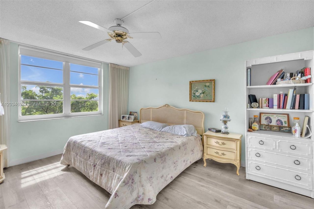 250 Jacaranda Dr , Unit 704, Plantation, FL 33324 Photo