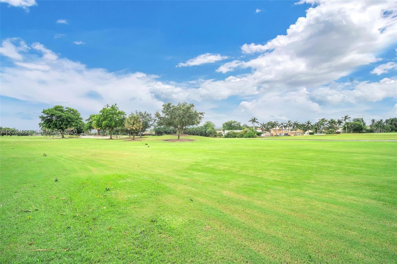 250 Jacaranda Dr , Unit 704, Plantation, FL 33324 Photo