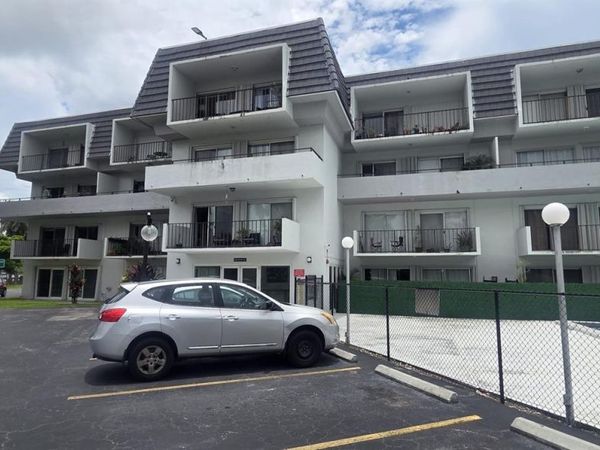 8000 SW 81st Dr, Unit 209, Miami, FL 33143