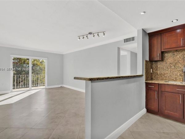 6200 W Flagler St , Unit 301, Miami, FL 33144