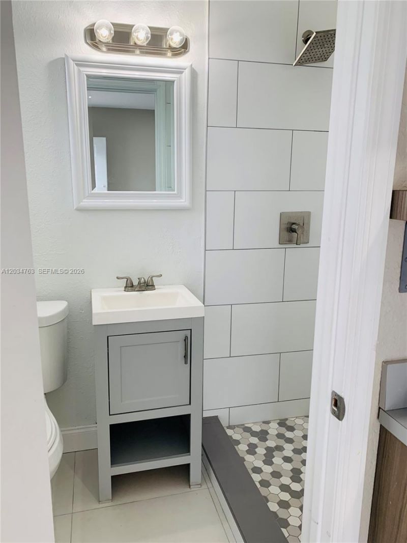 1265 SW 6th St , Unit 13, Miami, FL 33135 Photo