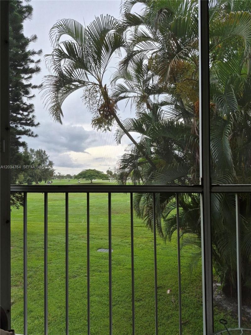 7797 Golf Cir Dr, Unit 206, Margate, FL 33063 Photo