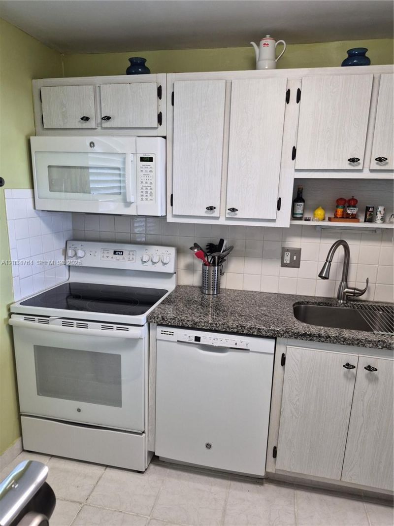 7797 Golf Cir Dr, Unit 206, Margate, FL 33063 Photo