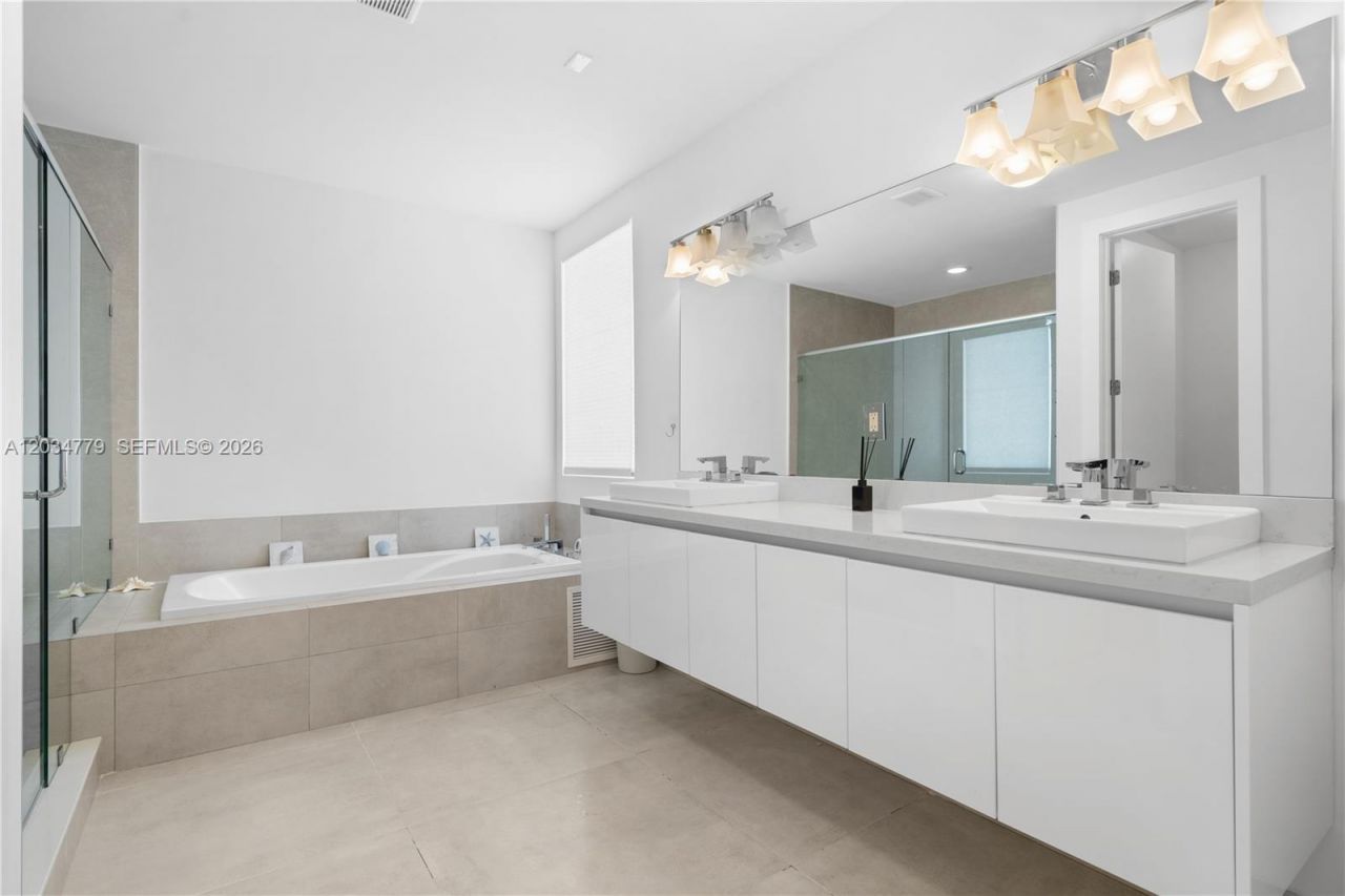 9830 NW 74th Ter , Doral, FL 33178 Photo