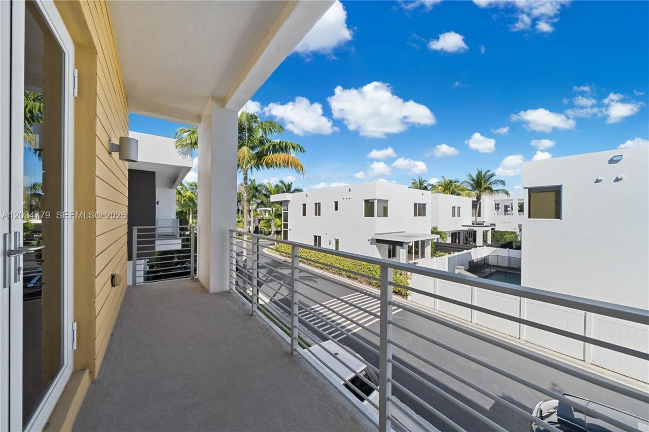 9830 NW 74th Ter , Doral, FL 33178 Photo