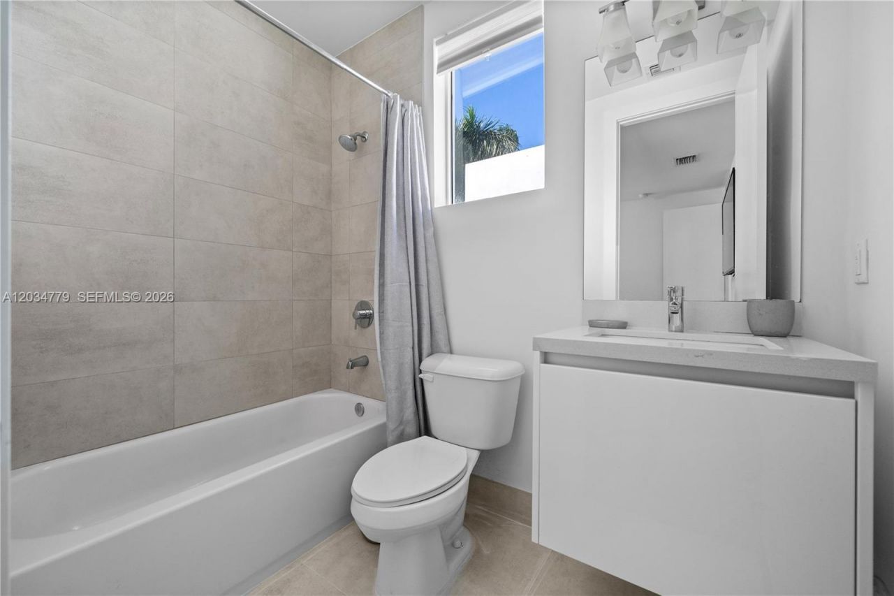 9830 NW 74th Ter , Doral, FL 33178 Photo