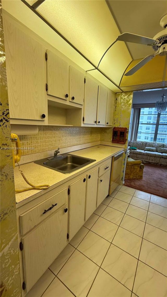 231 174th St , Unit 911, Sunny Isles Beach, FL 33160 Photo