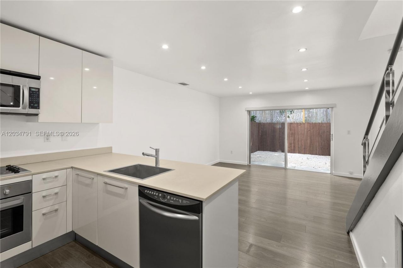 3130 Bird Ave , Unit 3, Miami, FL 33133 Photo