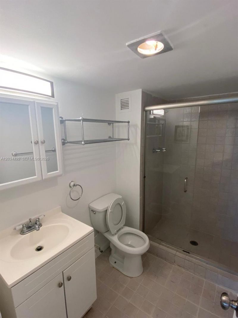 2450 NE 135th St , Unit 1012, North Miami, FL 33181 Photo