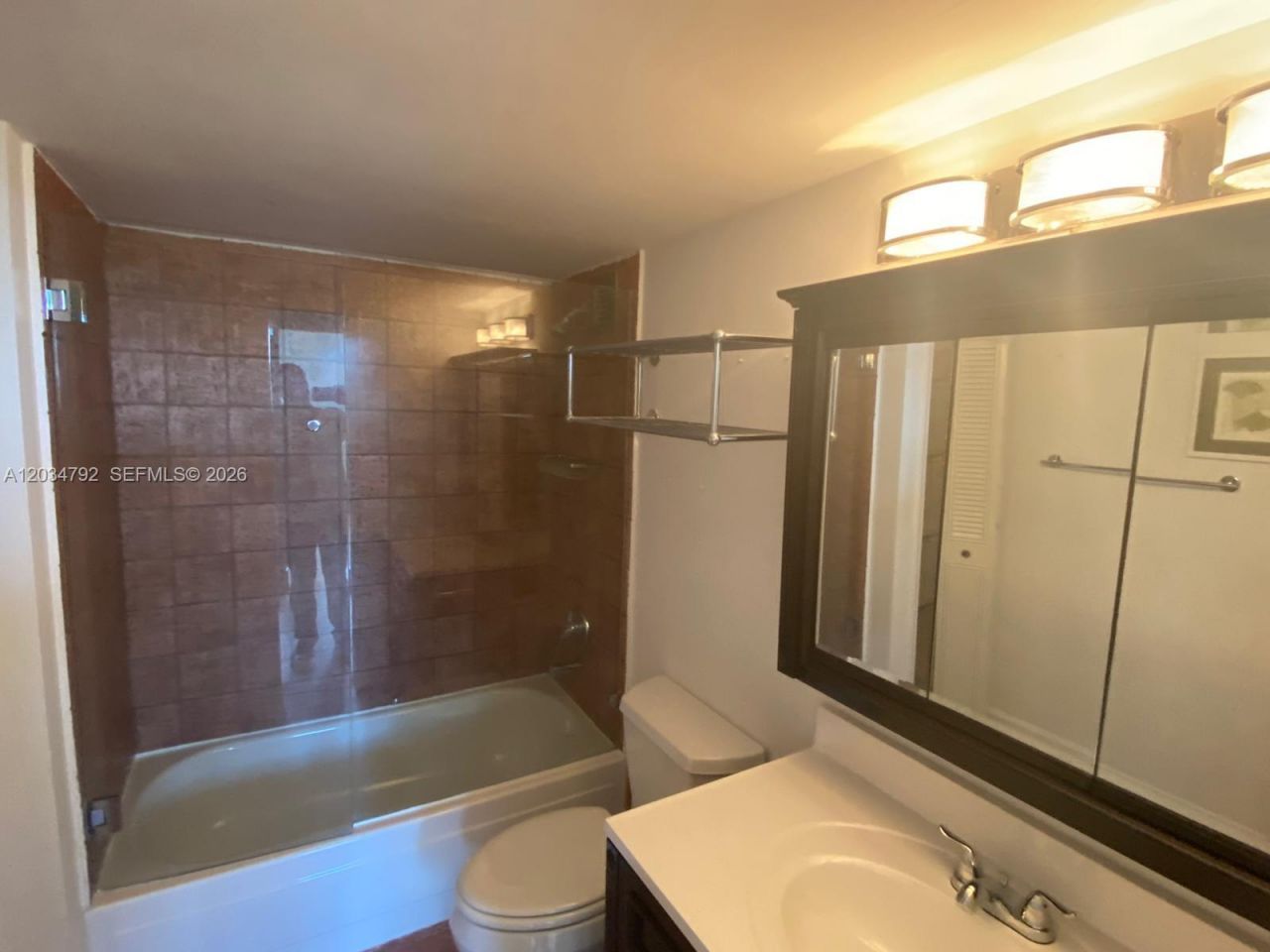 2450 NE 135th St , Unit 1012, North Miami, FL 33181 Photo