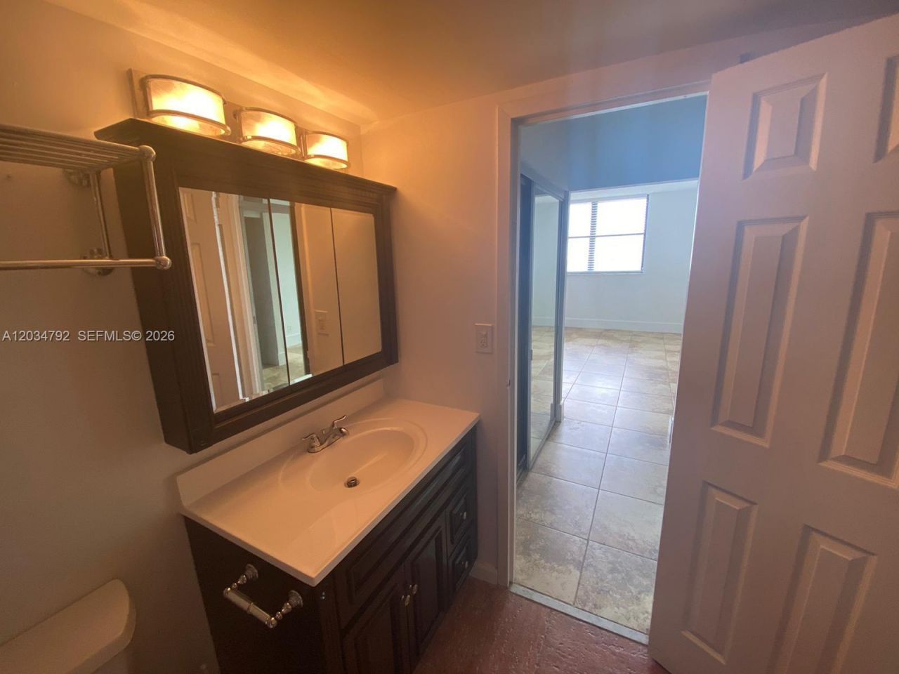 2450 NE 135th St , Unit 1012, North Miami, FL 33181 Photo