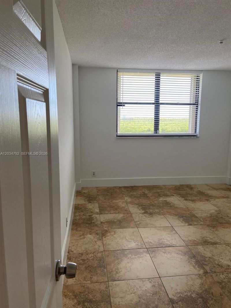 2450 NE 135th St , Unit 1012, North Miami, FL 33181 Photo