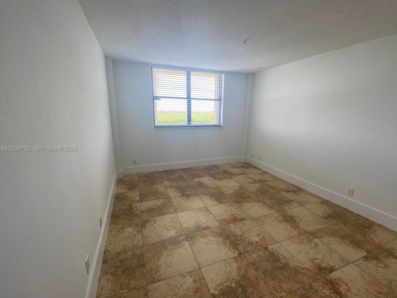 2450 NE 135th St , Unit 1012, North Miami, FL 33181 Photo