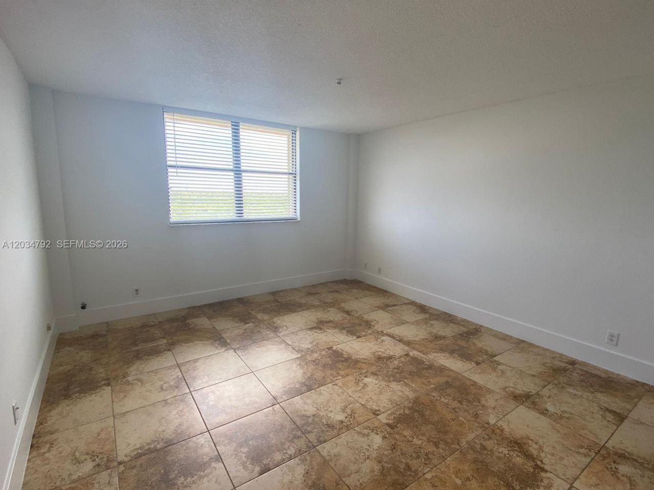 2450 NE 135th St , Unit 1012, North Miami, FL 33181 Photo