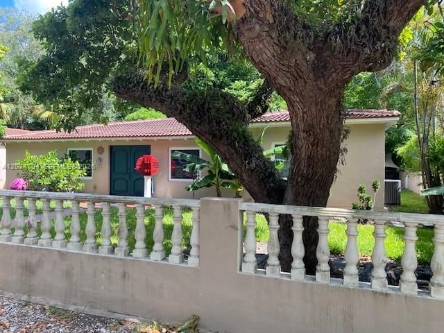 4427 SW 16th St , Miami, FL 33134 Photo
