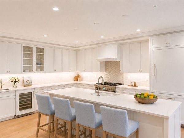 124 Elm Street, Unit 202, Cohasset, MA 02025