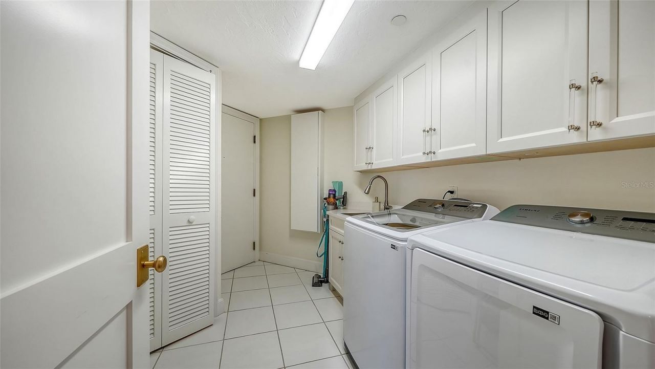 1241 Gulf Of Mexico Drive, Unit 408, Longboat Key, FL 34228 Photo