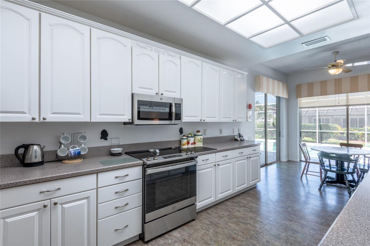690 Weathersfield Drive, Dunedin, FL 34698 Photo