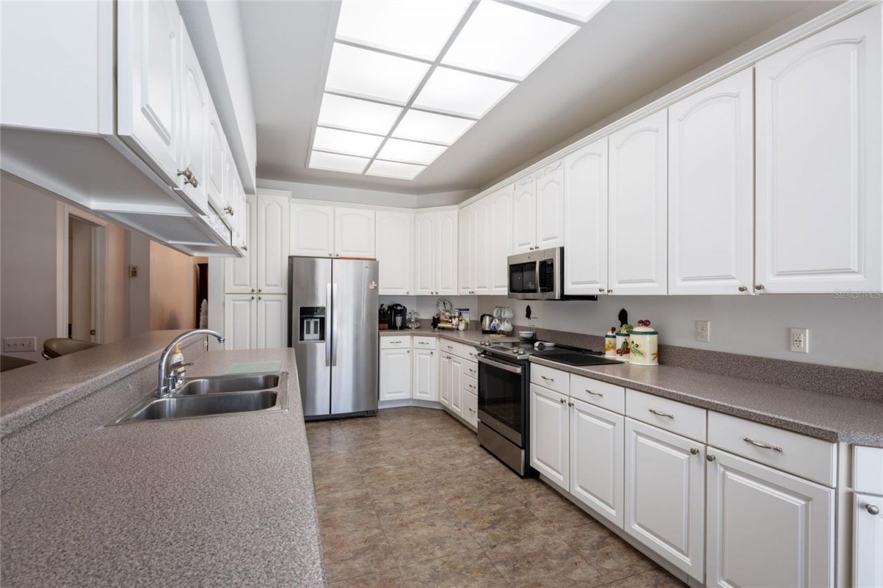 690 Weathersfield Drive, Dunedin, FL 34698 Photo