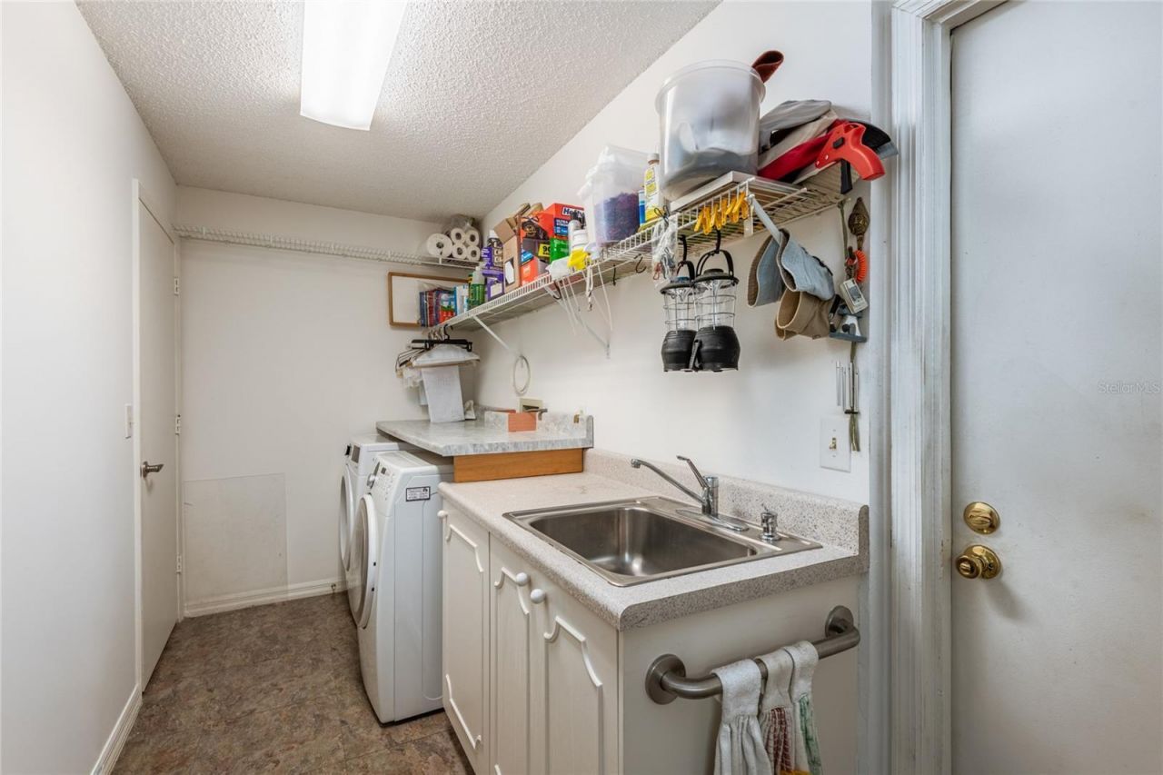 690 Weathersfield Drive, Dunedin, FL 34698 Photo