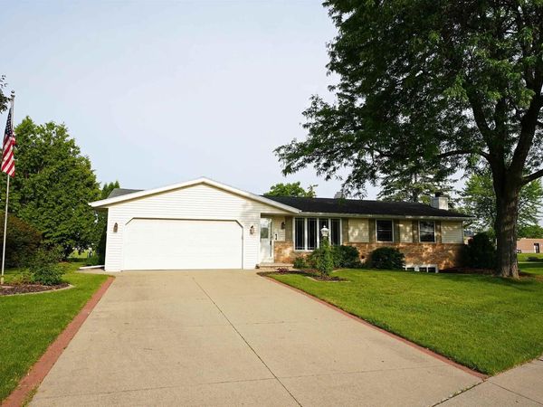 1238 STINE WAY, De Pere, WI 54115