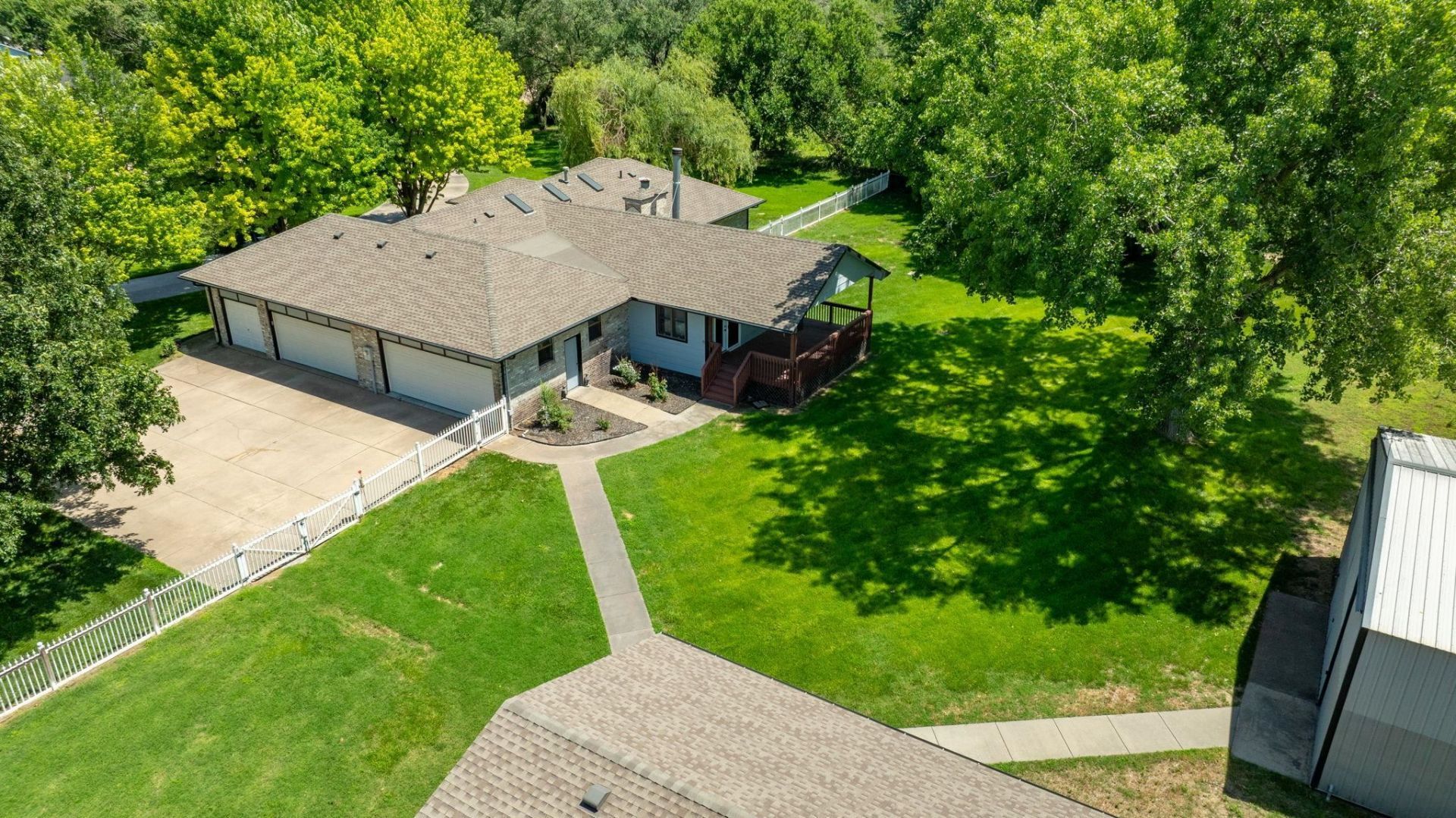 8425 S Lulu Ave, Haysville, KS 67060 Main Photo