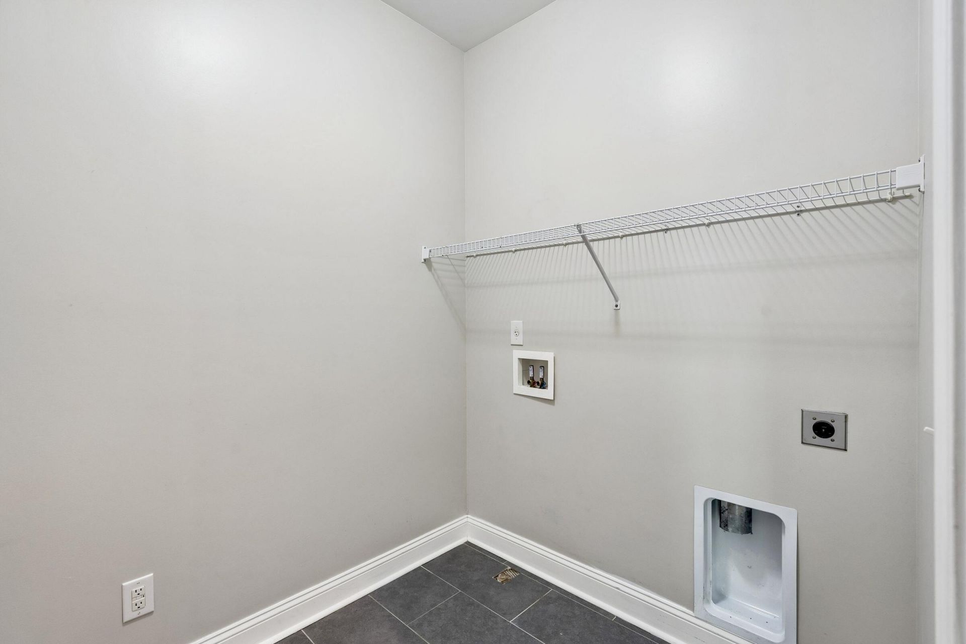 2069 Kings Gate Lane Photo 31
