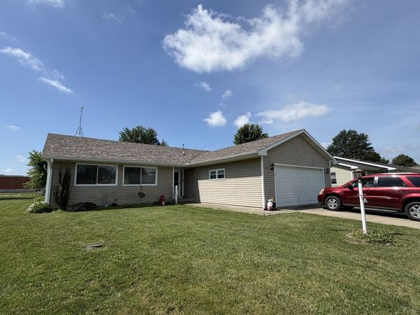 37 N Prairieview Avenue , Tuscola, IL 61953