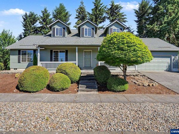 916 Travis Dr NE, Silverton, OR 97381