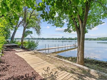 2666 Keller Parkway, Maplewood, MN 55109