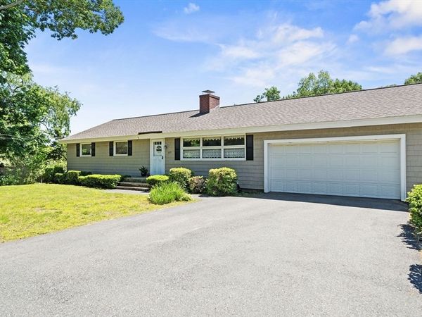 111 Hamilton St, Saugus, MA 01906