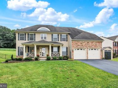 805 CLYDESDALE DRIVE, YORK, PA 17402