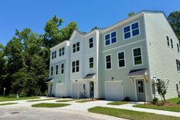 475 Caledon Court photo 4