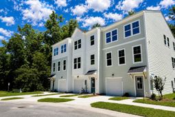 475 Caledon Court photo 4