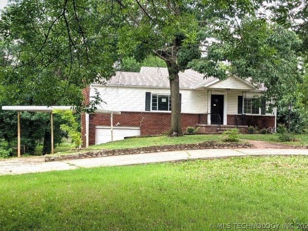 2076 Southview Avenue , Bartlesville, OK 74003