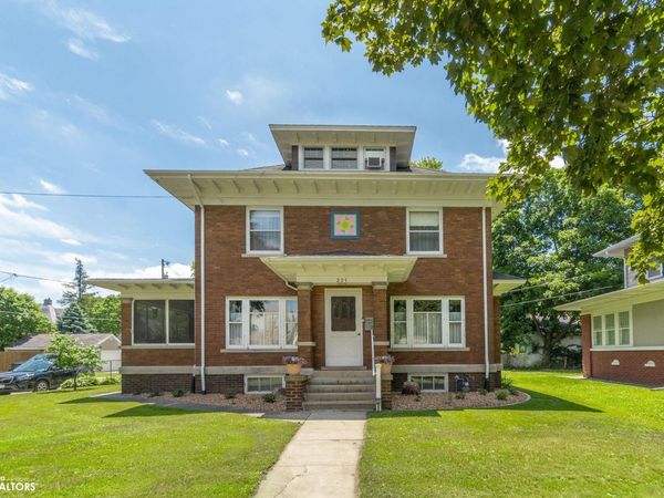 221 7th Street NW, Mason City, IA 50401