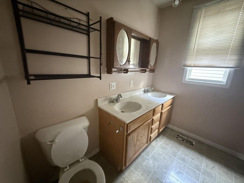 437 N Wayne Street, Saint Marys, OH 45885 Photo 7
