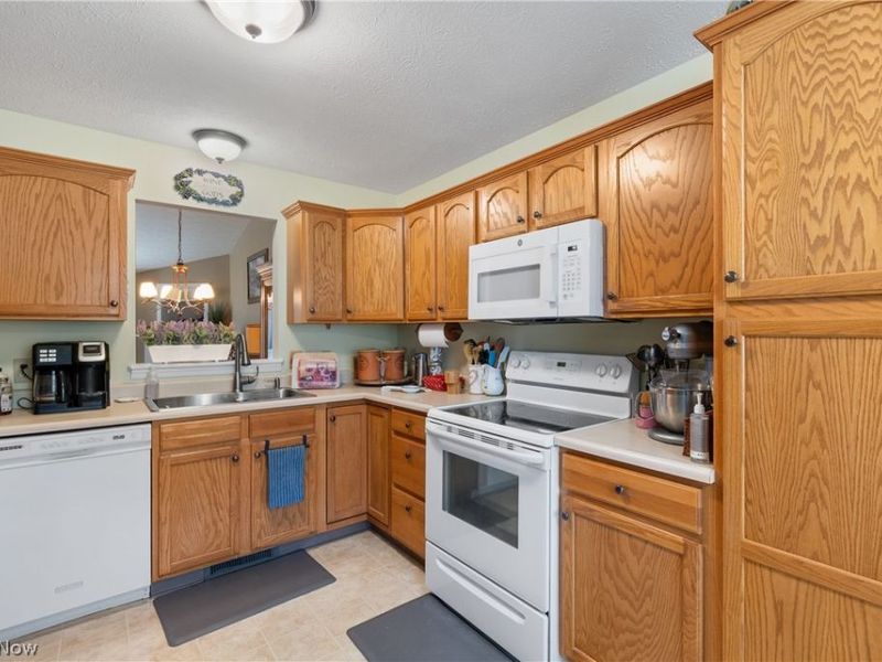 9250 Forest Trail Avenue NW, Massillon, OH 44647 Photo 13
