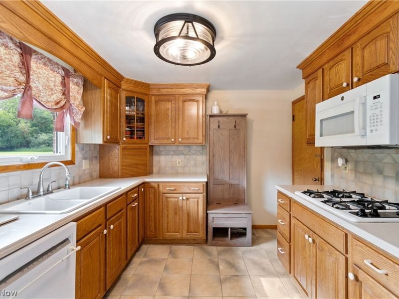 1461 Deermont Avenue SW, Massillon, OH 44647 Photo 9