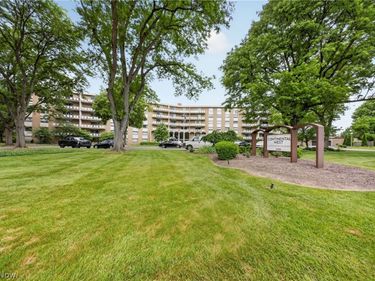 3400 Wooster Road, Unit 416, Rocky River, OH 44116