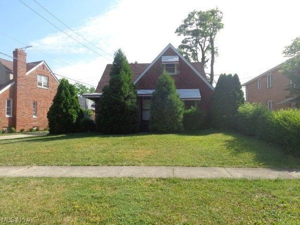 6237 Chestnut Hills Drive , Parma, OH 44129