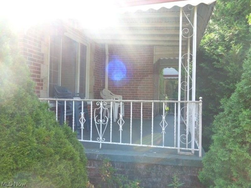 6237 Chestnut Hills Drive, Parma, OH 44129 Photo 2