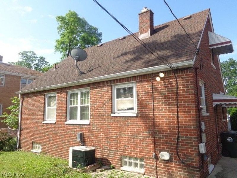 6237 Chestnut Hills Drive, Parma, OH 44129 Photo 4