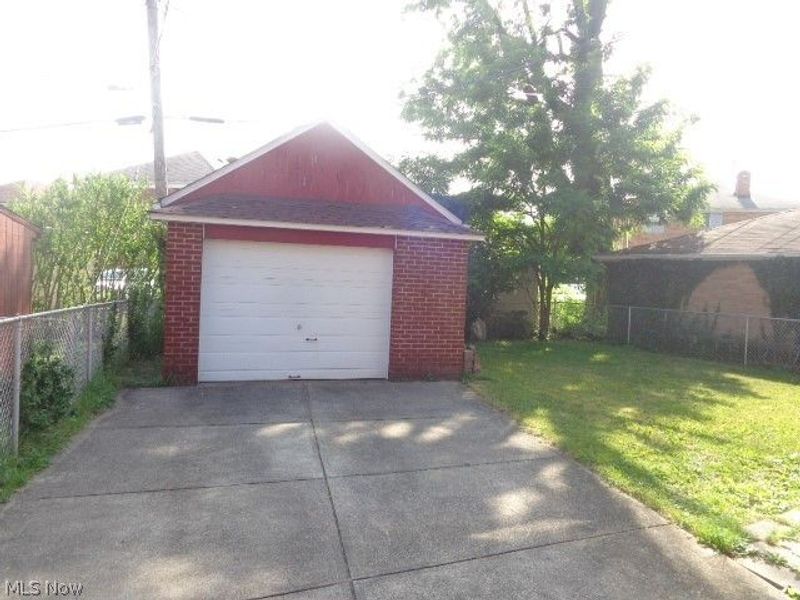 6237 Chestnut Hills Drive, Parma, OH 44129 Photo 5