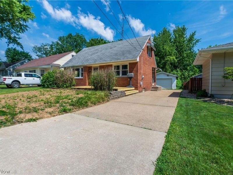 1703 41st Street NW, Canton, OH 44709 Photo 2