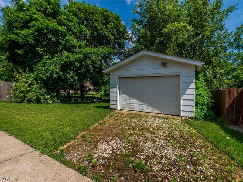 1703 41st Street NW, Canton, OH 44709 Photo 8