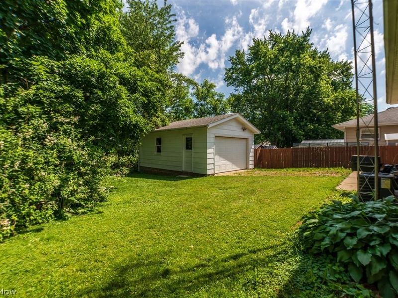 1703 41st Street NW, Canton, OH 44709 Photo 9