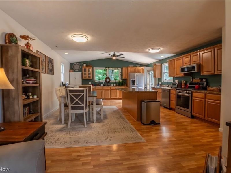 949 Saul Drive, Hubbard, OH 44425 Photo 16