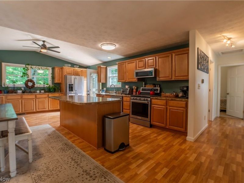 949 Saul Drive, Hubbard, OH 44425 Photo 19