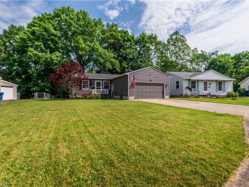 949 Saul Drive, Hubbard, OH 44425 Photo 2
